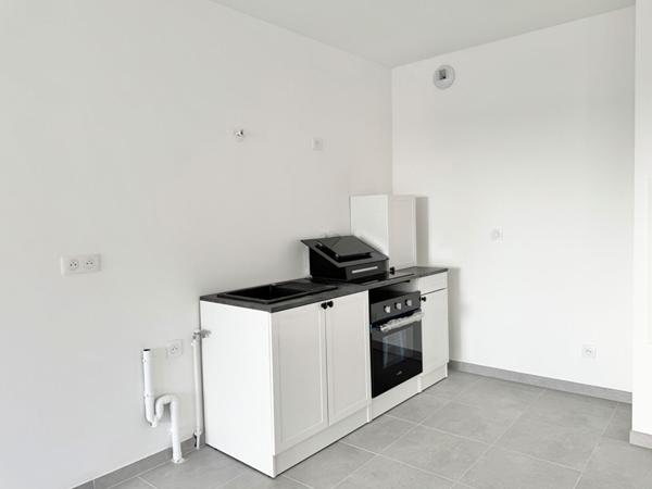 A louer : T2 NEUF avec sa terrasse de 15m², 2 parkings privés + cave