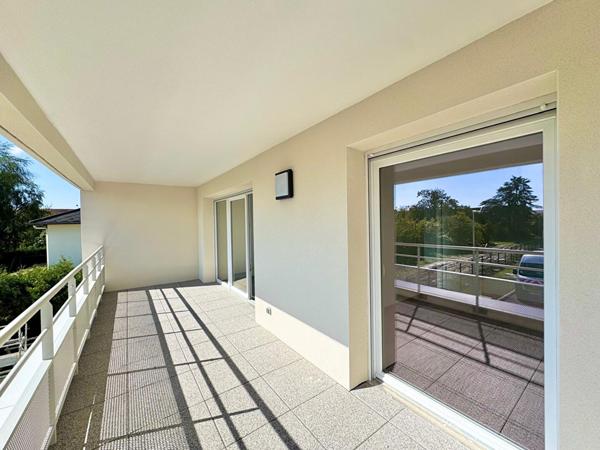 A louer : T2 NEUF avec sa terrasse de 15m², 2 parkings privés + cave