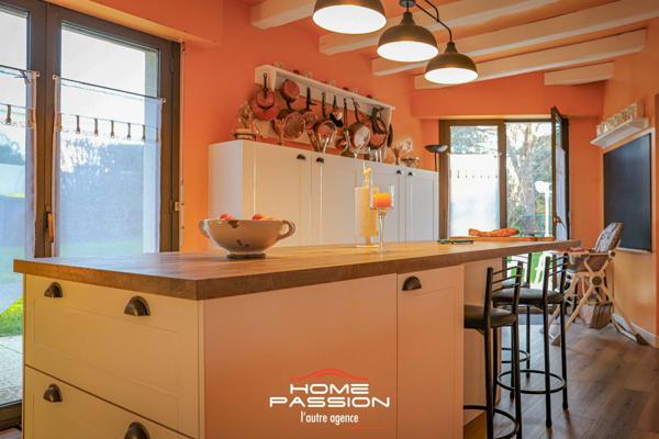 SAINT-PALAIS-SUR-MER - SPACIEUSE VILLA FAMILIALE AVEC PISCINE SUR PARC PAYSAGER A 600M DE LA PLAGE DE NAUZAN