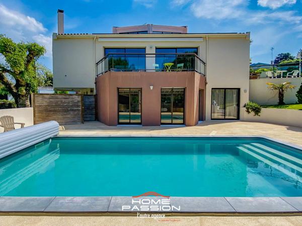 SAINT-PALAIS-SUR-MER - SPACIEUSE VILLA FAMILIALE AVEC PISCINE SUR PARC PAYSAGER A 600M DE LA PLAGE DE NAUZAN