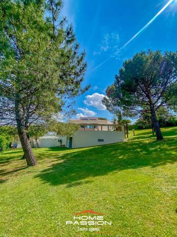SAINT-PALAIS-SUR-MER - SPACIEUSE VILLA FAMILIALE AVEC PISCINE SUR PARC PAYSAGER A 600M DE LA PLAGE DE NAUZAN