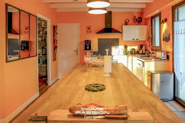 SAINT-PALAIS-SUR-MER - SPACIEUSE VILLA FAMILIALE AVEC PISCINE SUR PARC PAYSAGER A 600M DE LA PLAGE DE NAUZAN