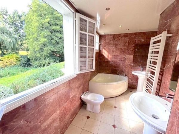 PROPRIÉTÉ 203 M2 AVEC ANNEXES, PARC ARBORÉ,RUISSEAU