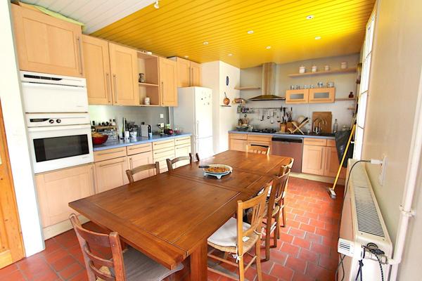 PROPRIÉTÉ 203 M2 AVEC ANNEXES, PARC ARBORÉ,RUISSEAU