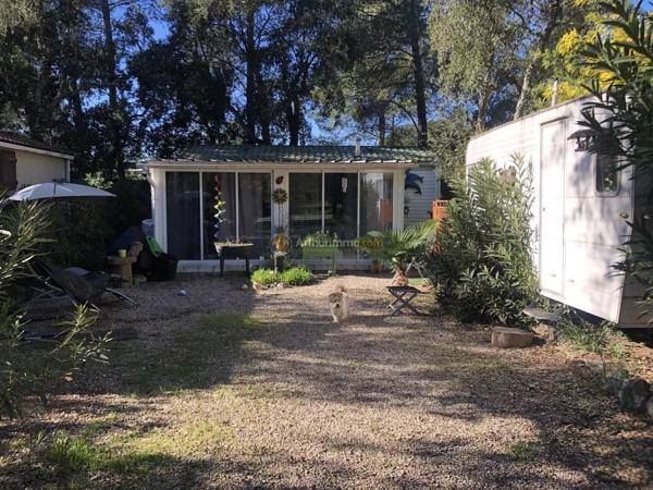 Vente                                                      Terrain
                        
                                         200 m2                     à Oraison