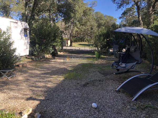 Vente                                                      Terrain
                        
                                         200 m2                     à Oraison