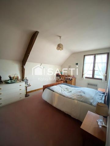 Maison 5 chambres sur 4 650m² terrain avec hangar