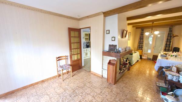 Maison de bourg , 5 pièces, 4 chambres garage et terrain à vendre à DONGES