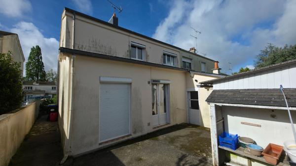 Maison de bourg , 5 pièces, 4 chambres garage et terrain à vendre à DONGES