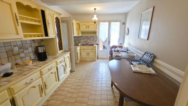 Maison de bourg , 5 pièces, 4 chambres garage et terrain à vendre à DONGES