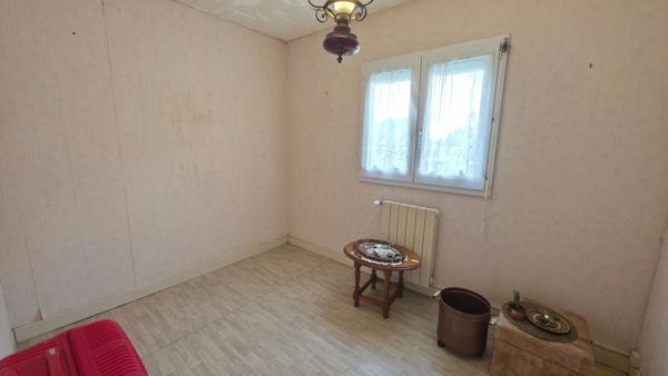 Maison de bourg , 5 pièces, 4 chambres garage et terrain à vendre à DONGES