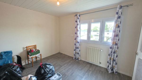 Maison de bourg , 5 pièces, 4 chambres garage et terrain à vendre à DONGES