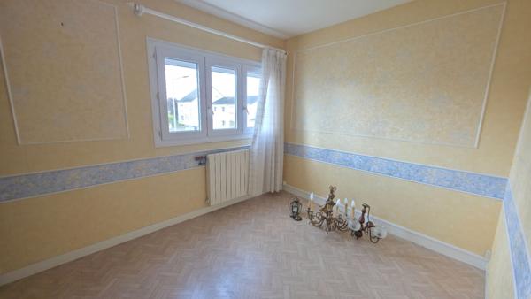 Maison de bourg , 5 pièces, 4 chambres garage et terrain à vendre à DONGES