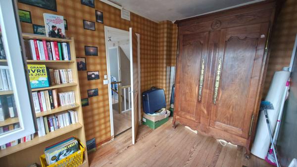 Maison de bourg , 5 pièces, 4 chambres garage et terrain à vendre à DONGES