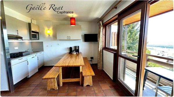 LES ANGLES (66210) – Appartement duplex 4 chambres – Vue panoramique sur le lac de Matemale et la chaîne des Pyrénées – Balcon