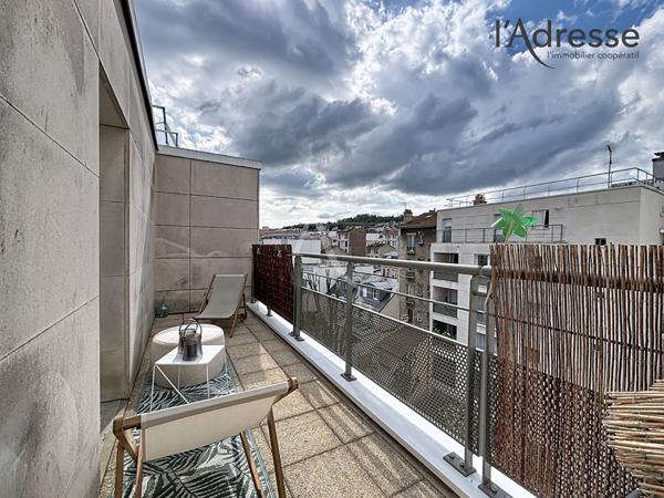 Suresnes Carnot-Gambetta - 3 pièces 64m² avec 2 terrasses - Box en sus