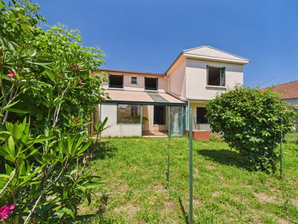 Maison
         9 pièces
        - 168 m² Exclusivité 165 000 € *