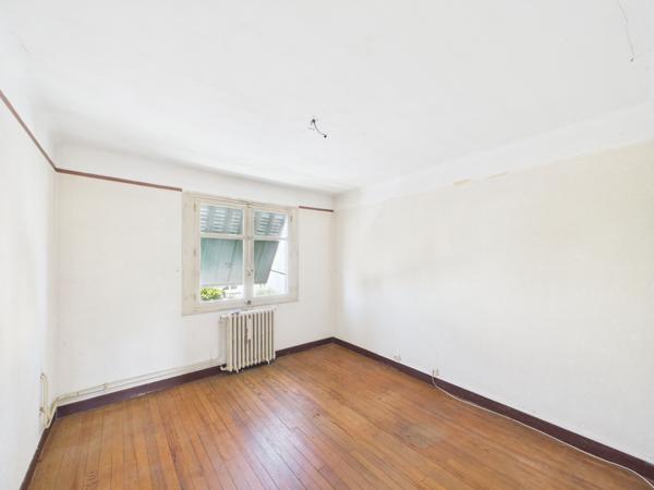 Maison
         9 pièces
        - 168 m² Exclusivité 165 000 € *