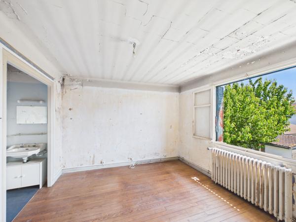 Maison
         9 pièces
        - 168 m² Exclusivité 165 000 € *