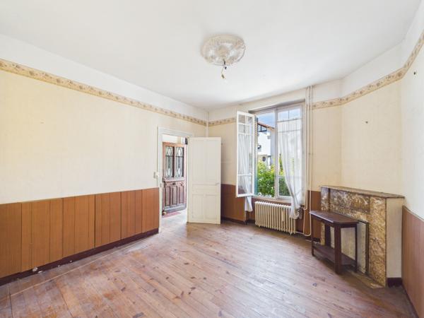 Maison
         9 pièces
        - 168 m² Exclusivité 165 000 € *