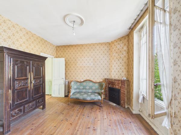 Maison
         9 pièces
        - 168 m² Exclusivité 165 000 € *