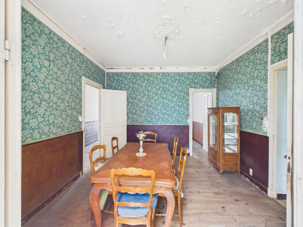 Maison
         9 pièces
        - 168 m² Exclusivité 165 000 € *