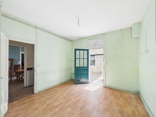 Maison
         9 pièces
        - 168 m² Exclusivité 165 000 € *