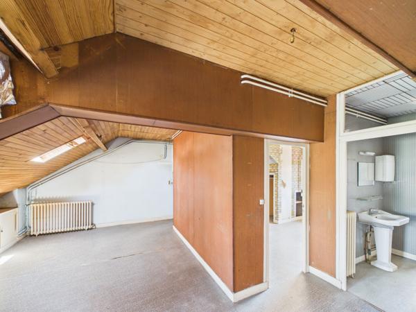 Maison
         9 pièces
        - 168 m² Exclusivité 165 000 € *