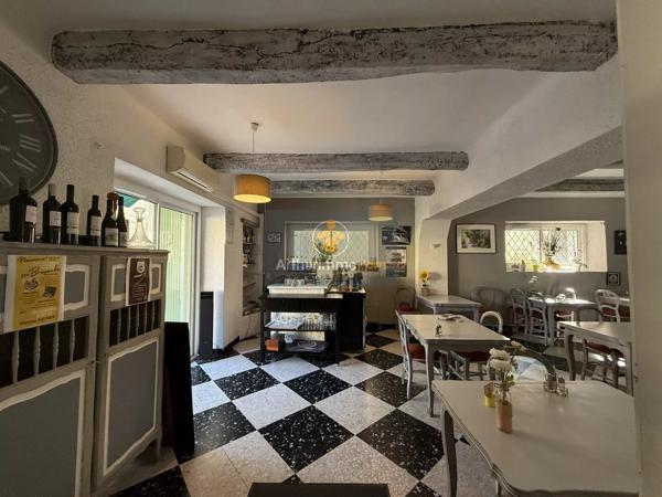 Vente                                                      Fonds de commerce
                        
                     20 pièces                      420 m2                     à Céreste