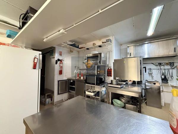 Vente                                                      Fonds de commerce
                        
                     20 pièces                      420 m2                     à Céreste