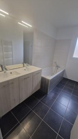Maison de plain-pied avec piscine, Chauray 6 pièce(s) 123 m2