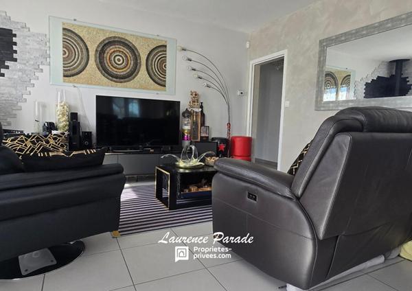 Maison plain pied avec piscine et carport, abris, puit