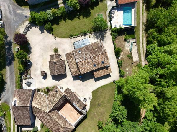 Eymet – Superbe propriété en pierre avec deux maisons et piscine chauffée