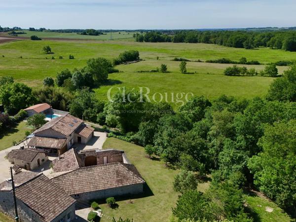 Eymet – Superbe propriété en pierre avec deux maisons et piscine chauffée