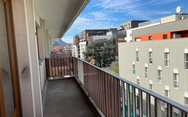 Appartement à louer    2 pièces • 60 m2 Annemasse