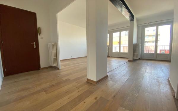 Appartement à louer    2 pièces • 60 m2 Annemasse