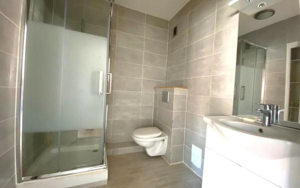 Appartement à louer    2 pièces • 60 m2 Annemasse