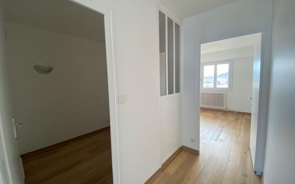 Appartement à louer    2 pièces • 60 m2 Annemasse