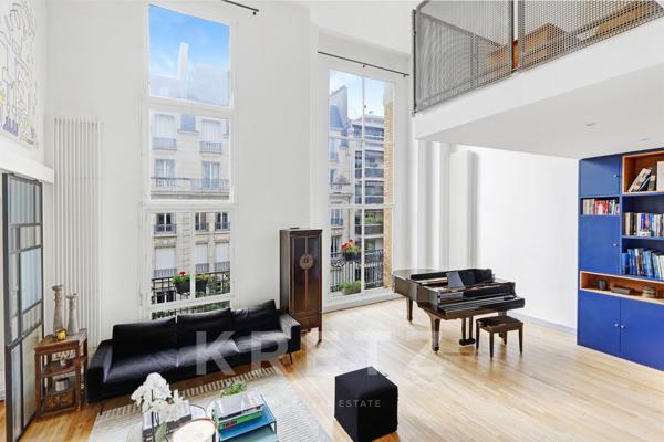 Duplex cathédrale aux volumes spectaculaires avec studio independant