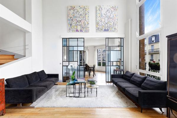 Duplex cathédrale aux volumes spectaculaires avec studio independant