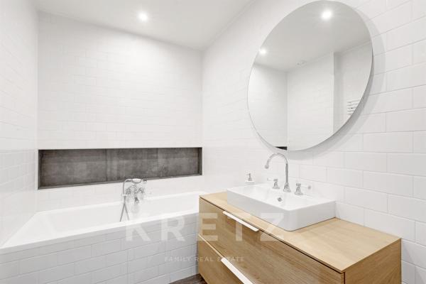 Duplex cathédrale aux volumes spectaculaires avec studio independant