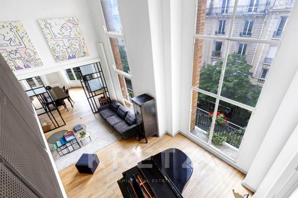 Duplex cathédrale aux volumes spectaculaires avec studio independant