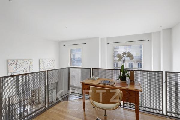 Duplex cathédrale aux volumes spectaculaires avec studio independant