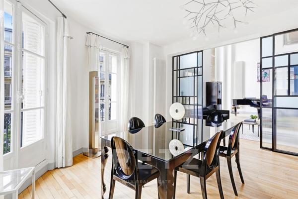 Duplex cathédrale aux volumes spectaculaires avec studio independant