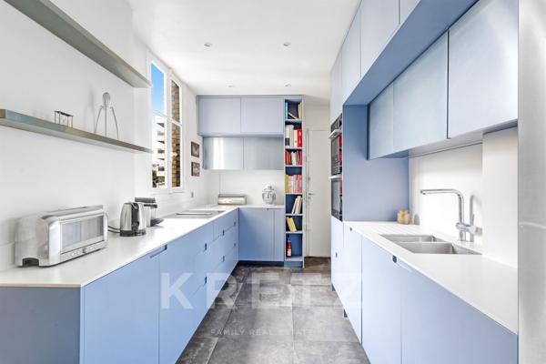 Duplex cathédrale aux volumes spectaculaires avec studio independant