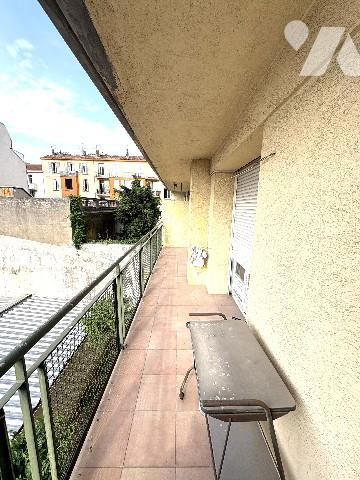 Un appartement T2 secteur SEBASTOPOL avec balcon de 15 m² orienté Sud au 2ème étage
