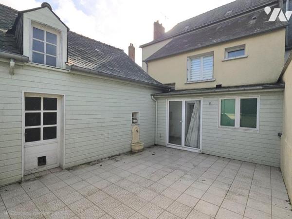 Maison de ville 129m2 habitables, trois chambres, avec terrasse et dépendance.