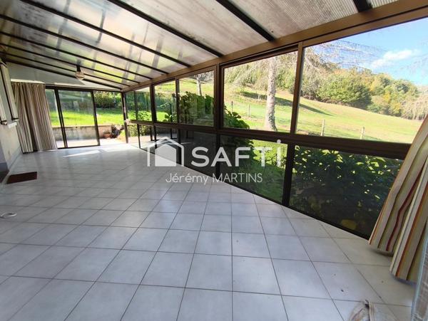 Maison familiale avec véranda, garage et terrain