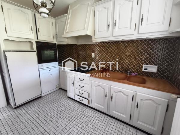 Maison familiale avec véranda, garage et terrain