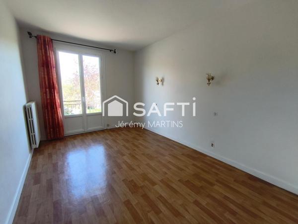 Maison familiale avec véranda, garage et terrain